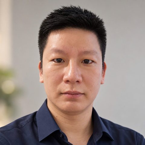 Ảnh chân dung Lê Nam, người sáng lập HÀ NAM AGENCY